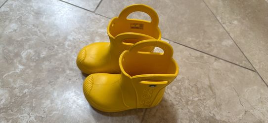 Crocs rain boot size 8