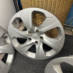 Toyota Hub Cap Set Of 4 Almost New Size 19. 