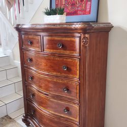 SOLID WOOD TALL DRESSER 6 DRAWERS DELIVERY AVAILABLE 