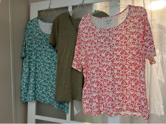 Women $10 each 3X short sleeve shits