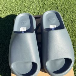 Yeezy Slides / Slate Marine / Size 9