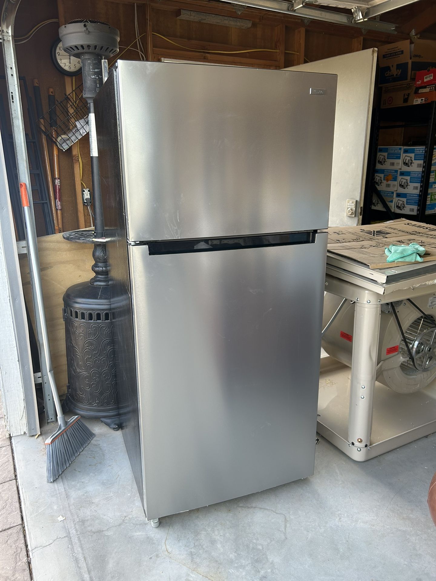 **BRAND NEW|VISSANI REFRIGERATOR| 18 Cu. Ft.** $OBO$