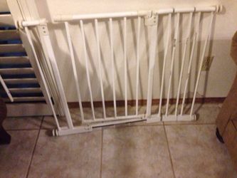 Safety kid gate with many adjust for the house