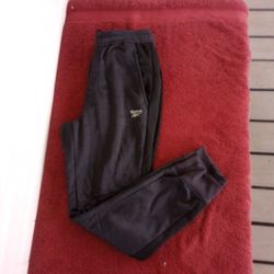 Reebok Classic Fit Jogger Size Medium Gray And Black 