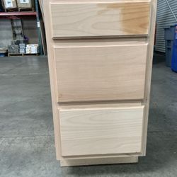 Hampton Bay Recessed Panel 18in Assembled 3 Drawer Base