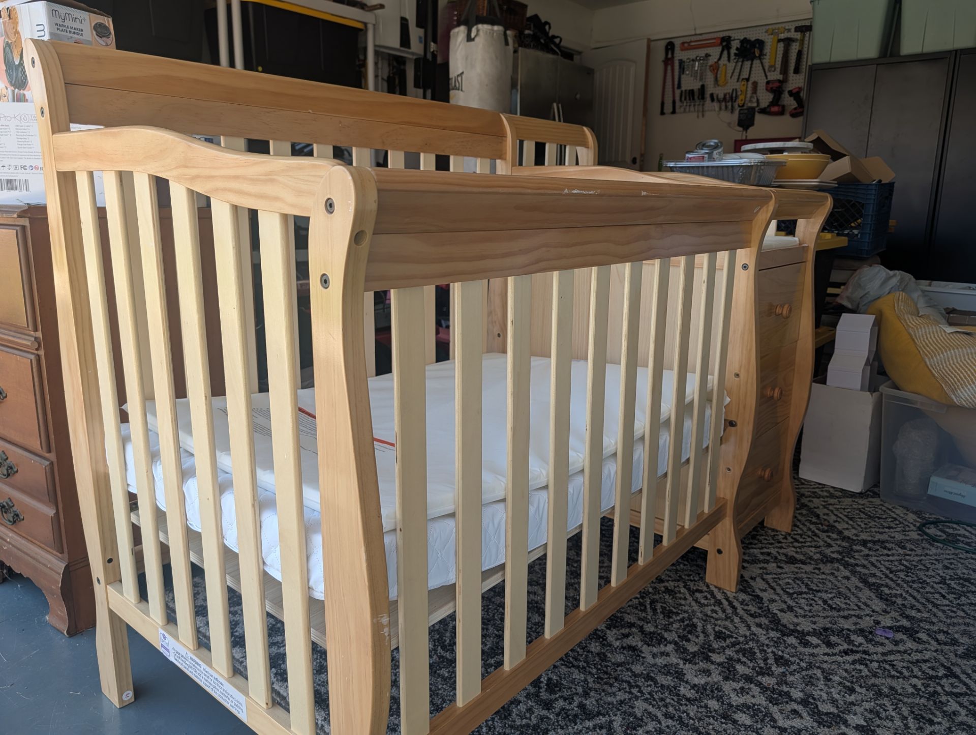 Baby crib