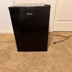 Midea Mini Refrigerator 