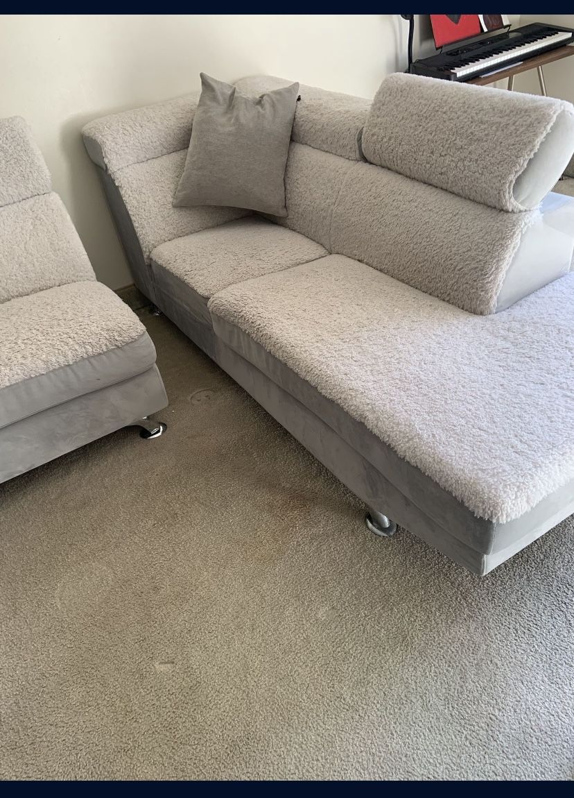 Bob’s 2 pc Sectional. Pick Up Only