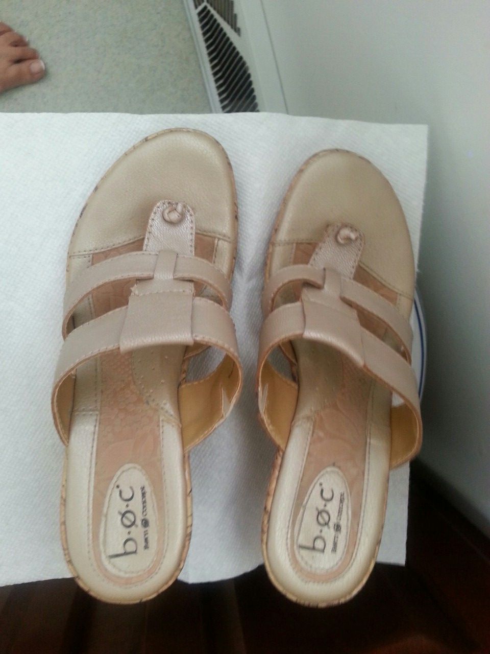BOC leather wedge shoe sz 8
