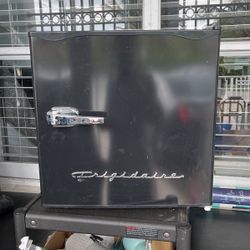 Frigidaire Mini Fridge 