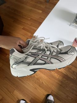 ASICS Size 8 Men 9.5 Women