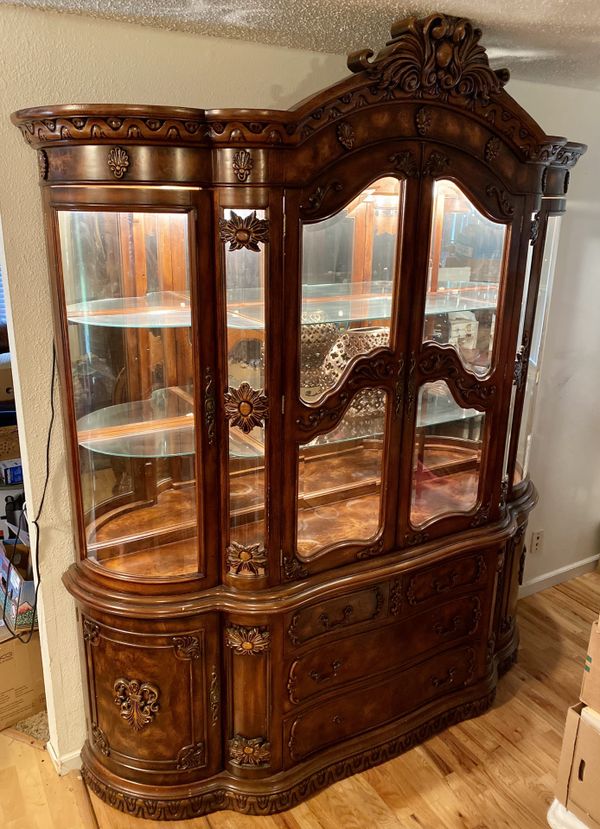 Victorian beautiful china hutch 250 for Sale in Edgewood, WA OfferUp