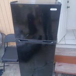 VISSANI REFRIGERATOR 