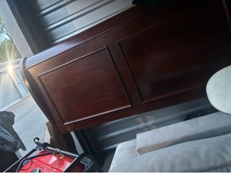 Queen traditional sleigh bedroom set