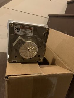 Ice maker and storage bin