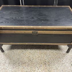 Travel Trunk Coffee Storage Table 40” W x 20”H 🚚 extra
