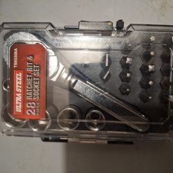 28 Piece Rachet Bit And Socket Set.