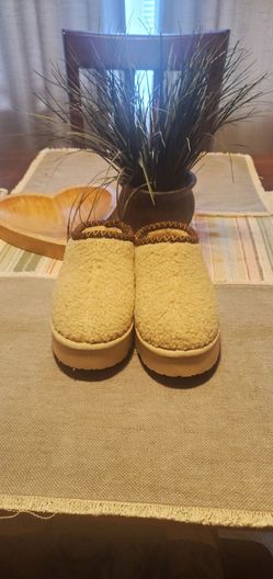 Bearpaw Slip-On Clogs