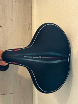 Big comfortable Gel seat (new) comes with seat post