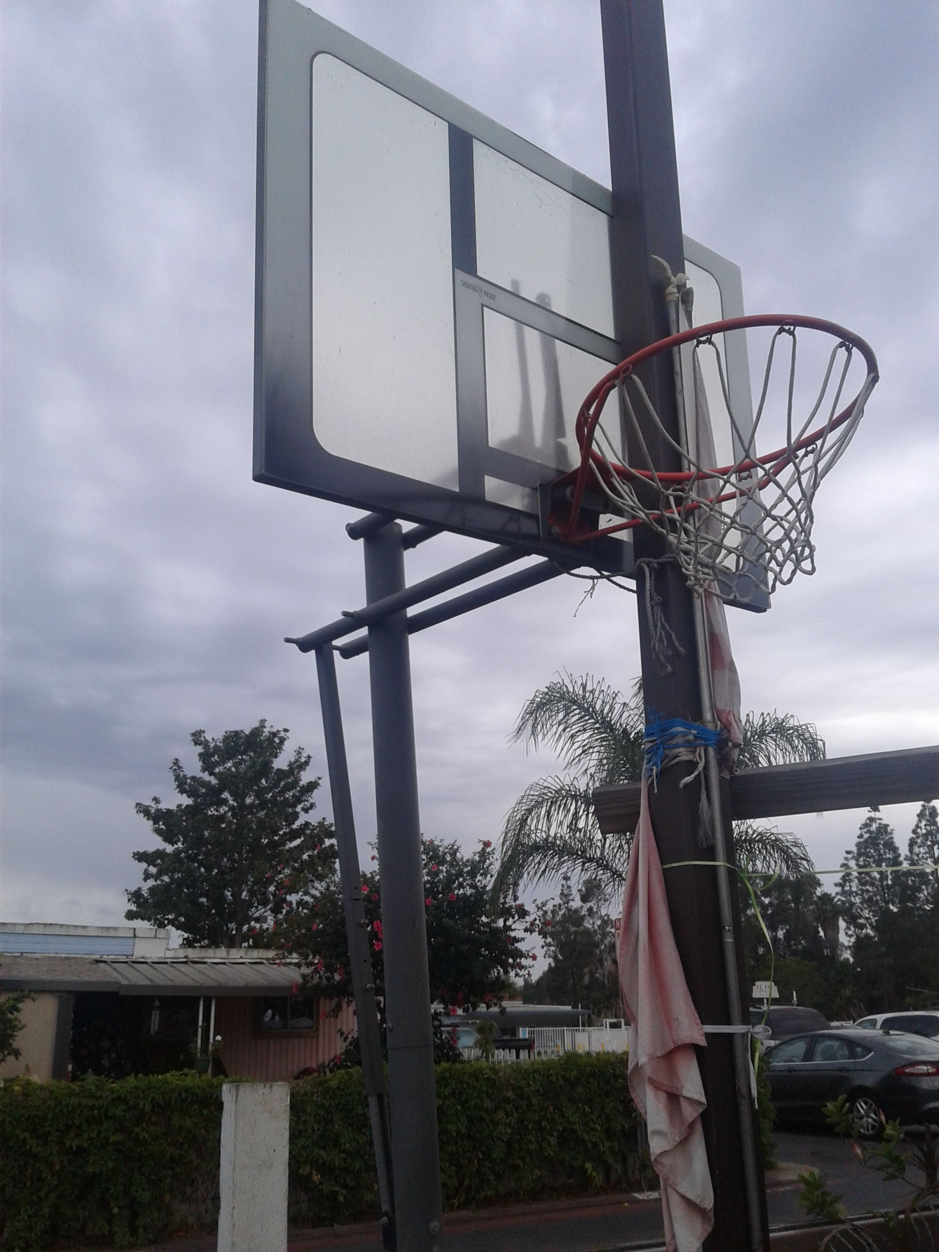 Basketball hoop