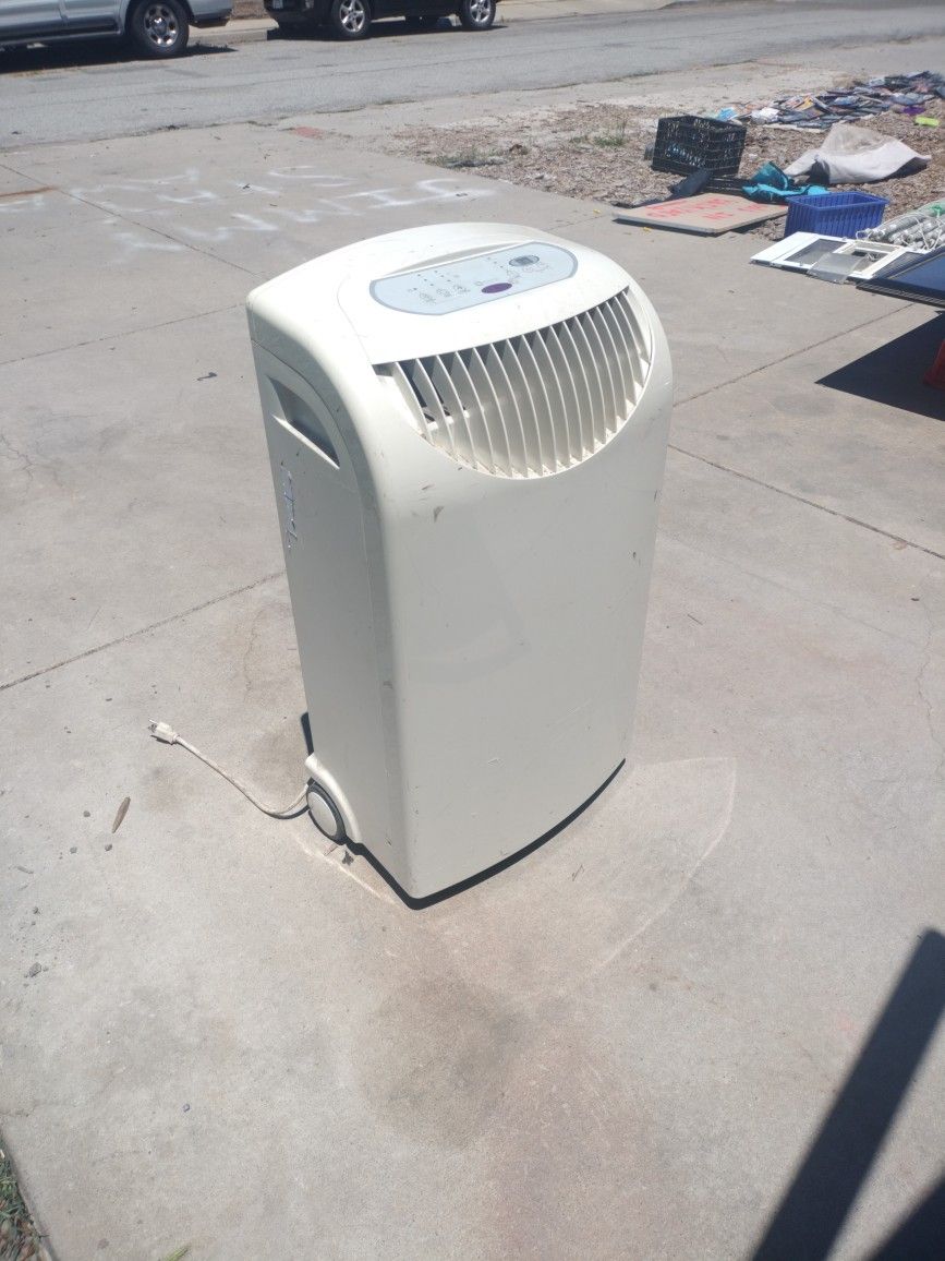 Air Conditioner Maytag 9000btu Works Great