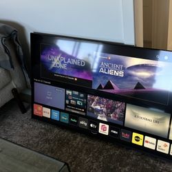 50 inch 4K smart LG TV and mount rarely used great condition 