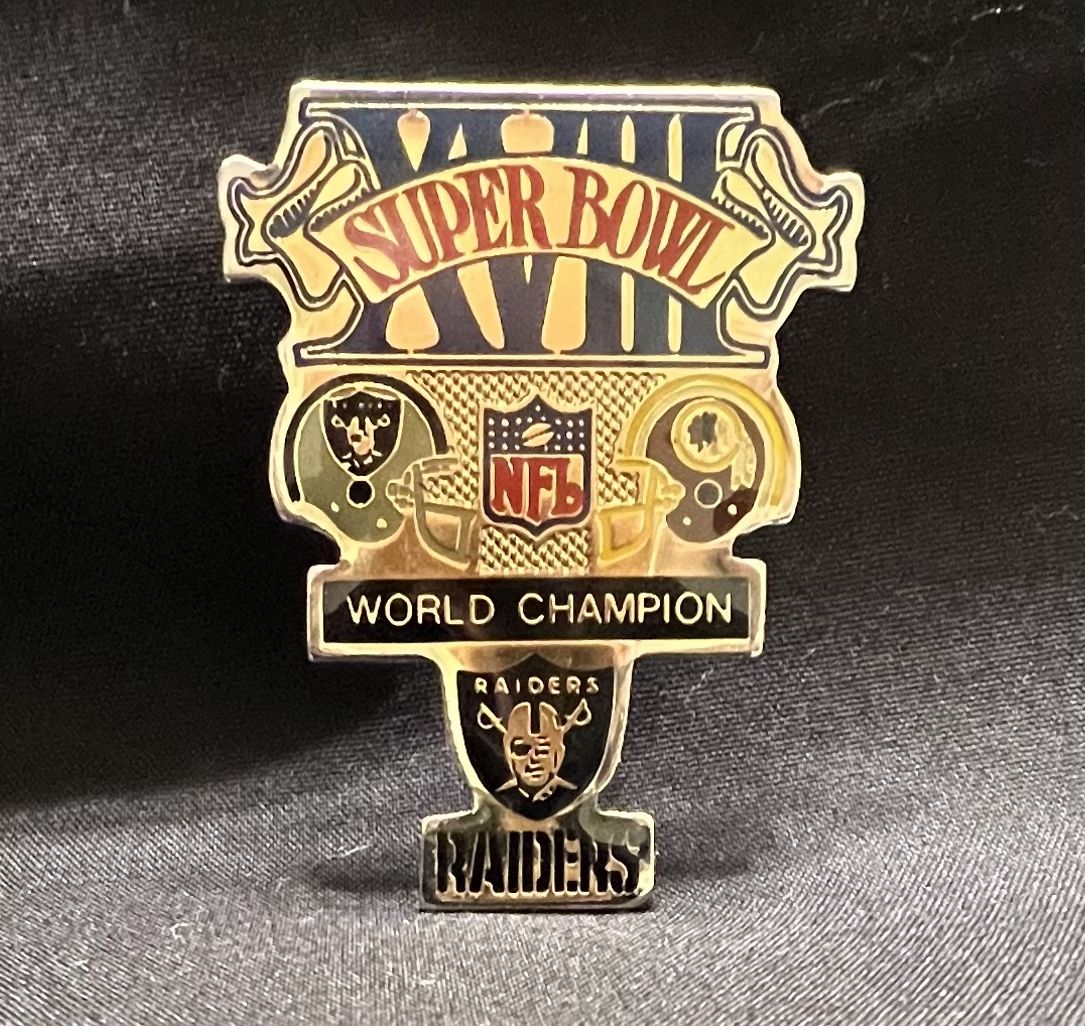 Vintage Super Bowl XVIII RAIDERS Vs. Redskins  PINBACK