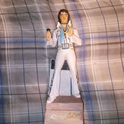 Elvis Presley Being That Sings