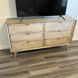 Dresser And Two Nightstands 