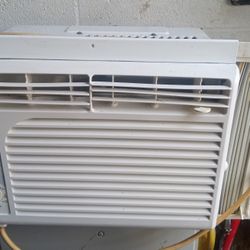 5000 BTU Window AC WORKS GREAT 