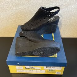 sbicca black zip up wedges