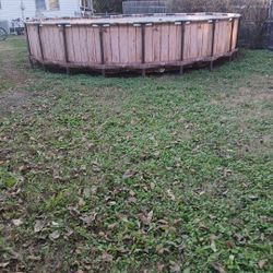 Coleman Swimming Pool 22' In Diameter.  And 52 Inches Deep 