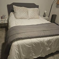 Queen bed + mattress