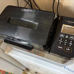 Zojirushi BB-PDC20BA Bread machine. 