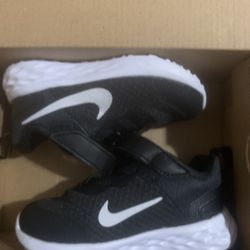 Nike Revolution