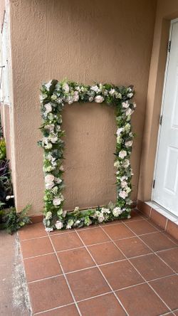 Open Flower Frame Dimensions 39.5 by 59” inch 🌺 🌼 🌹 $199 OBO