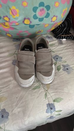 Vans tennis shoes