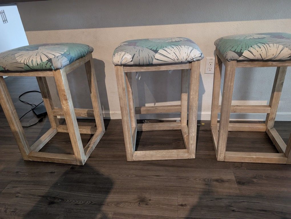Wooden Island/ Bar Stools