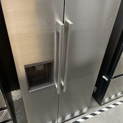 Lg Side By Side Refrigerator In Stainless Steel 