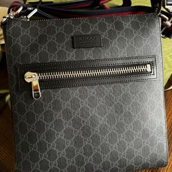 Gucci GG Black Messenger bag, Black GG Canvas