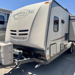 2012 evergreen ever-lite 29ft travel trailer with large slide out