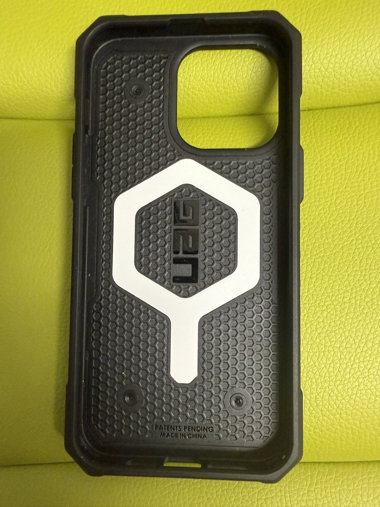 URBAN ARMOR GEAR UAG Designed for iPhone 15 Pro Max 
