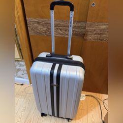 Suitcase Samsonite 26” NEW