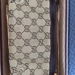 Women’s Gucci Wristlet 