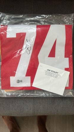 Joe Staley Autographed Jersey W/cert