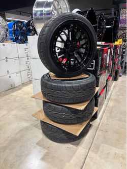Paquetes de rines y gomas en 18 x8 .5 5x114.3