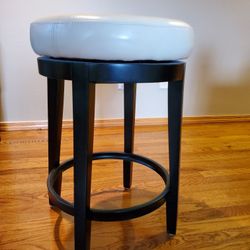 24" Black Wood Legs, Metal Frame Stool w/White Faux Leather Padded Seat