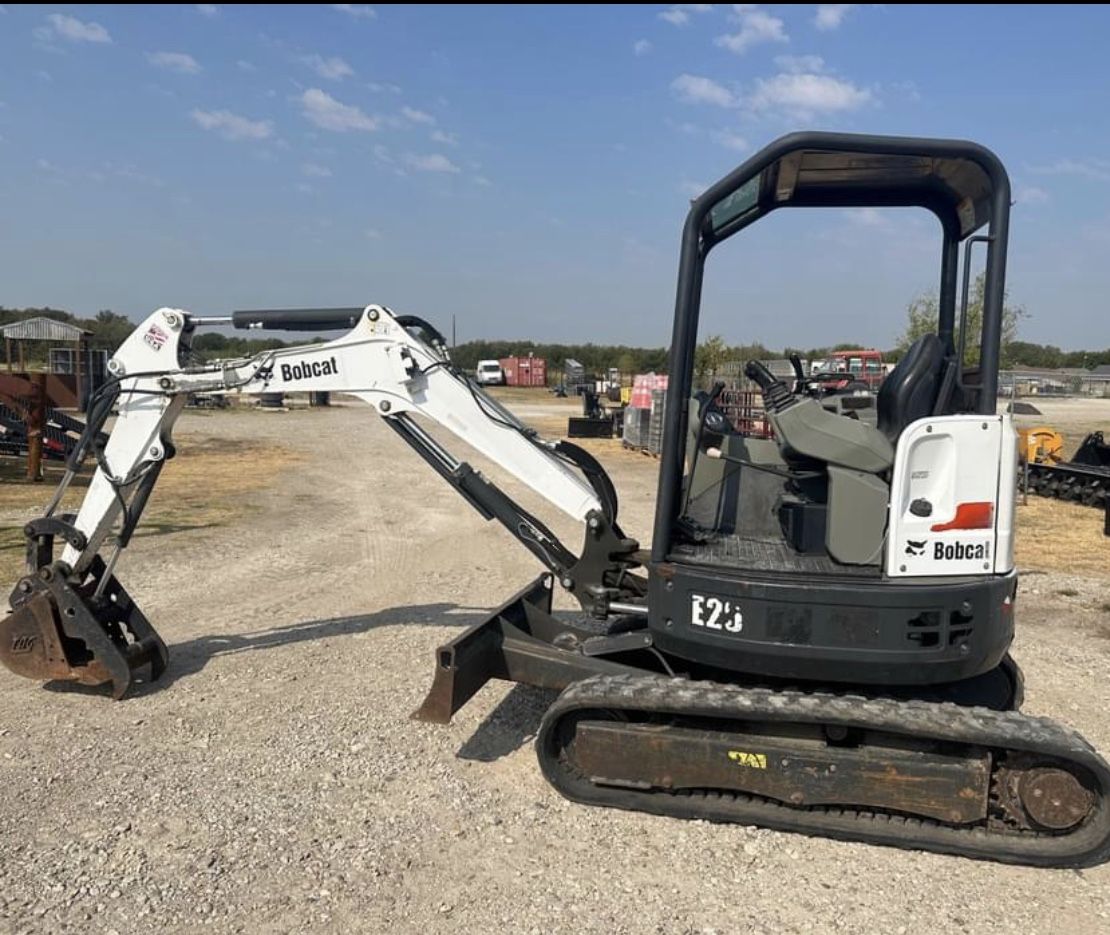 Bob Cat Mini Excavator E26  