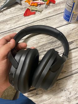 Insignia Wireless Bluetooth HeadPhones