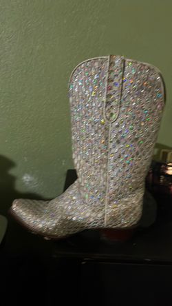 Ladies cowboy boots At brand New sequins galore.